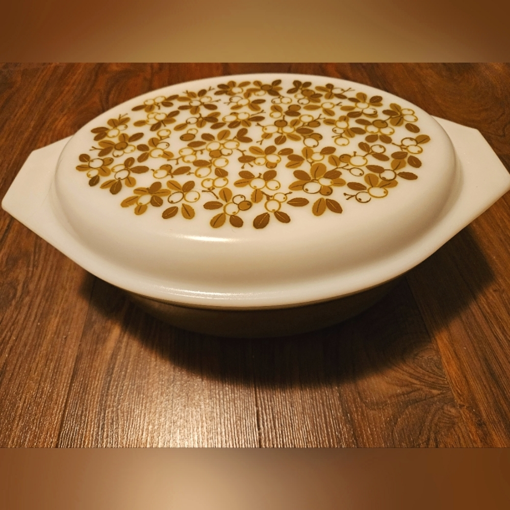 VINTAGE Pyrex Casserole Dish Verde Olive 045